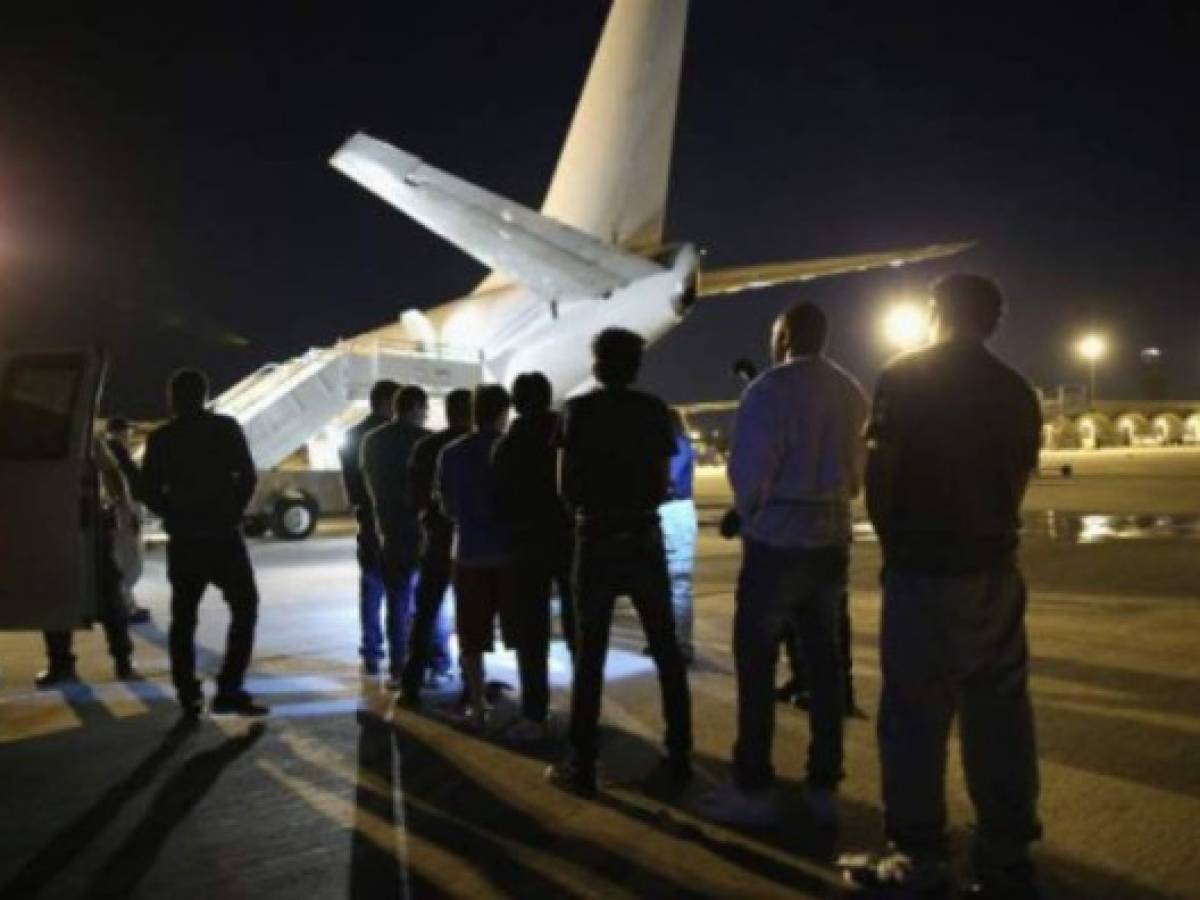 EE.UU. suspende deportaciones de guatemaltecos en medio de crisis