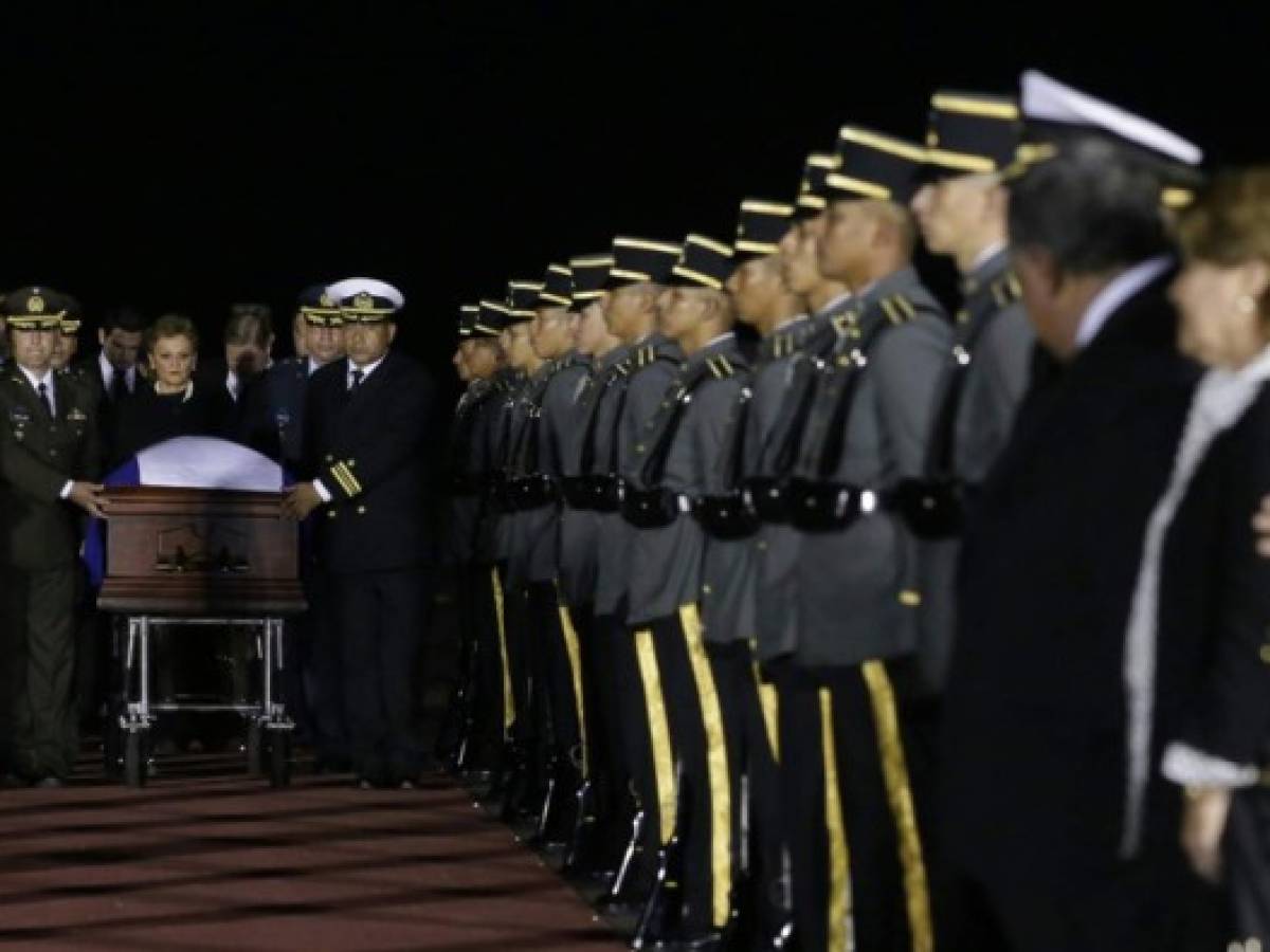 El Salvador: Rinden honores de Estado a expresidente Calderón Sol