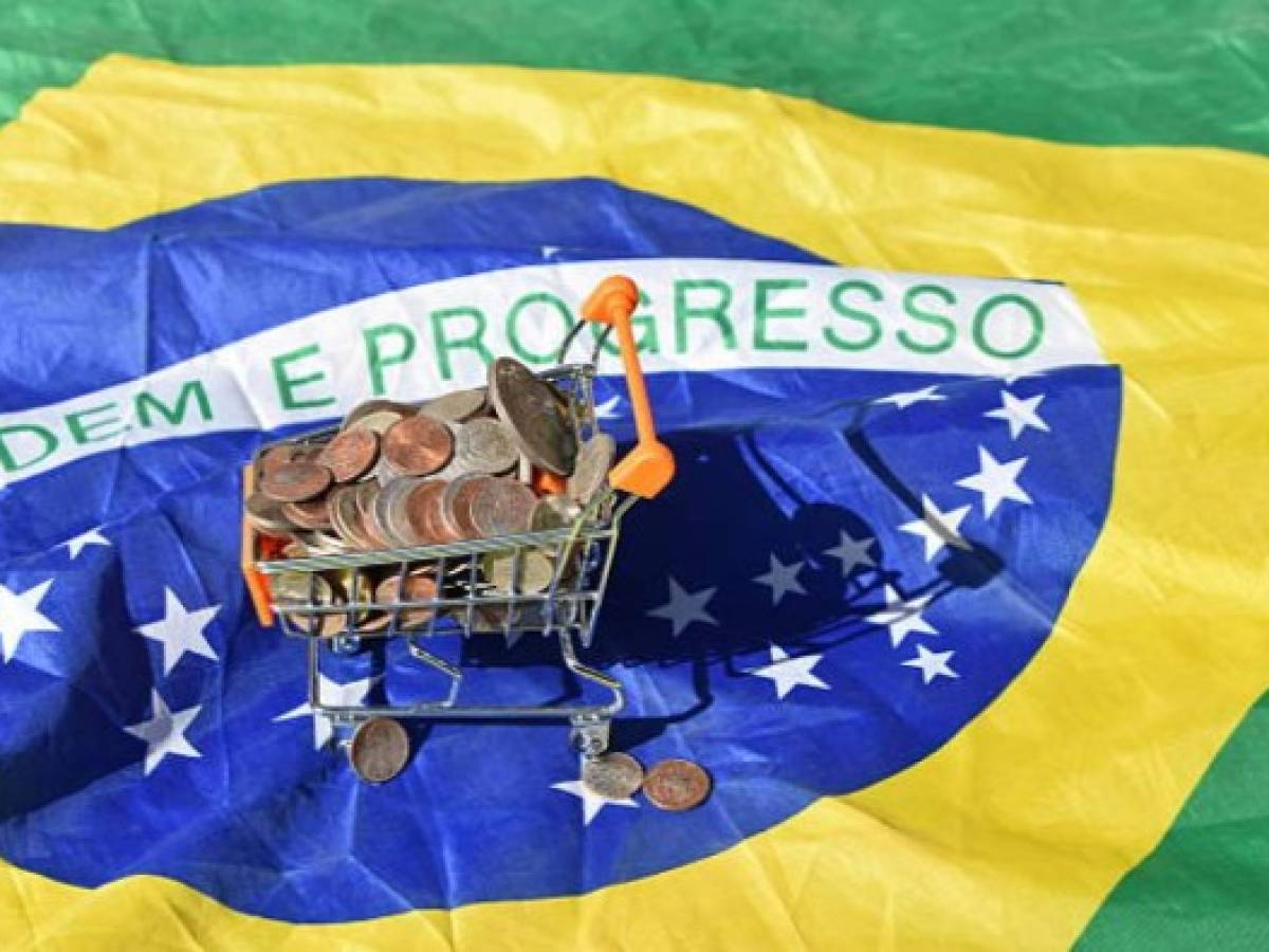 SyP rebaja la nota de deuda de Brasil y la acerca a especulativa