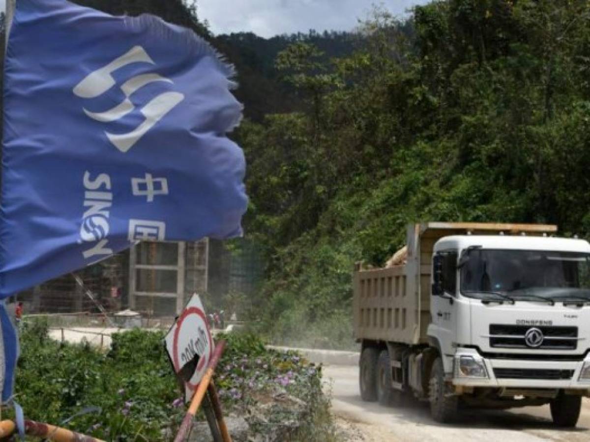 A truck drives at the construction site of the Patuca III hydroelectric plant in the confluence of the Guayambre and Guayape rivers, near the community of Piedras Amarillas, Patuca municipality, Olancho department, 180 km east of Tegucigalpa on March 20, 2018.Patuca III is being built by Chinese state-owned hydropower engineering and construction company Sinohydro with an expected cost of 347 million dollars, and at least 150 Chinese citizens work there among engineers and qualified personnel. / AFP PHOTO / ORLANDO SIERRA