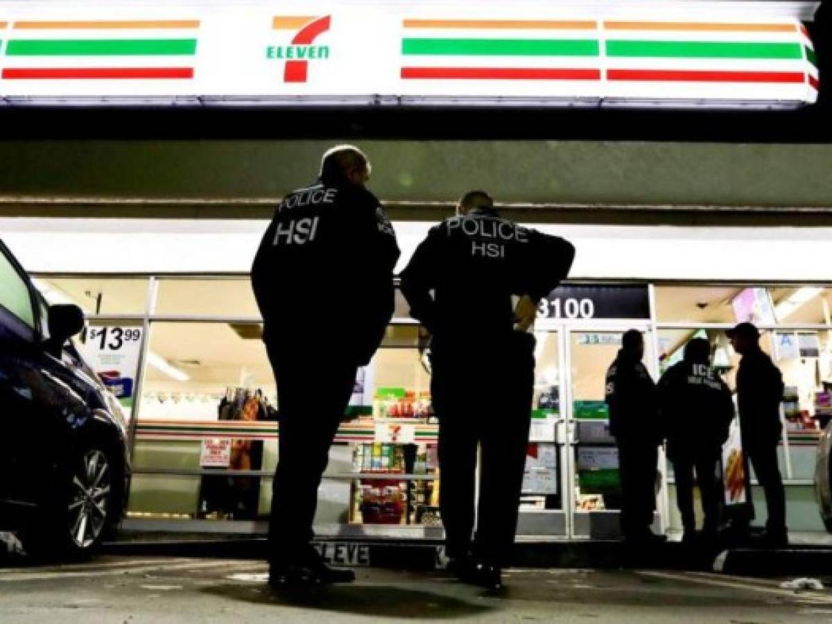 EEUU: Detienen a indocumentados en redadas en tiendas 7-Eleven