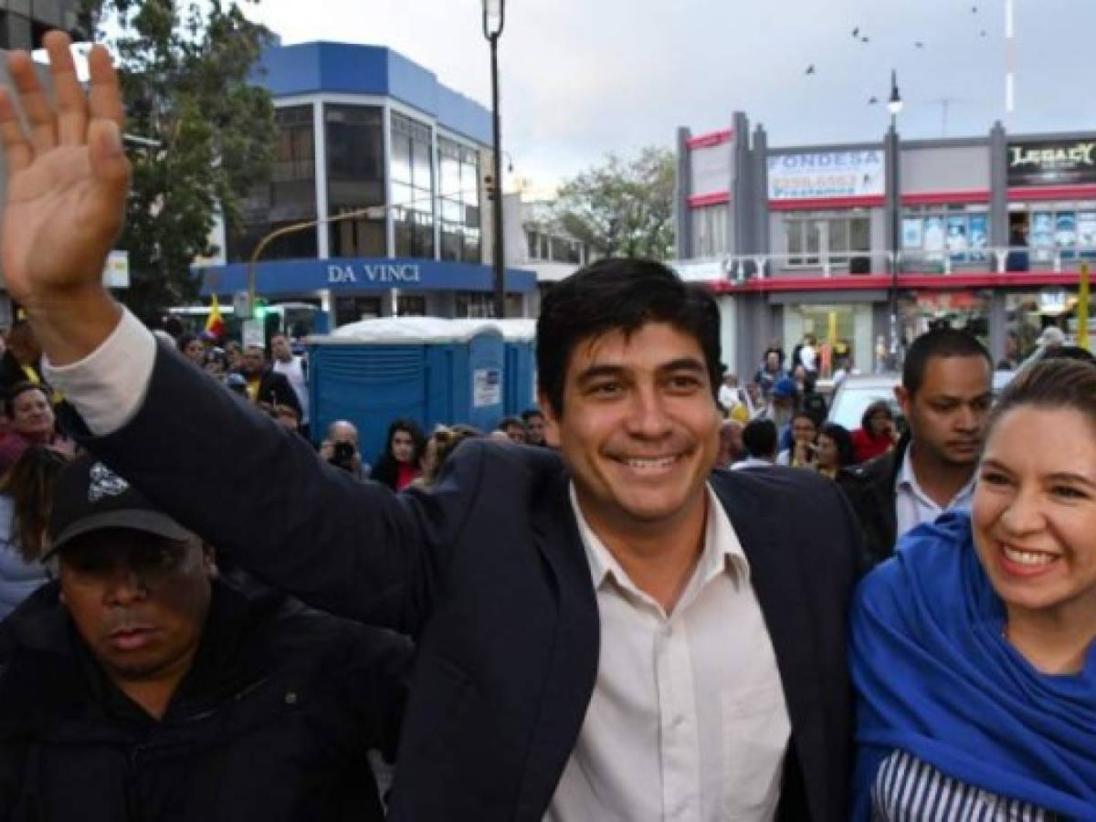 El candidato por el PAC, Carlos Alvarado y su esposa Caludia Dobles en el cierre de su campaña por la presidencia de Costa Rica. El candidato por el PAC, Carlos Alvarado y su esposa Caludia Dobles en el cierre de su campaña por la presidencia de Costa Rica.