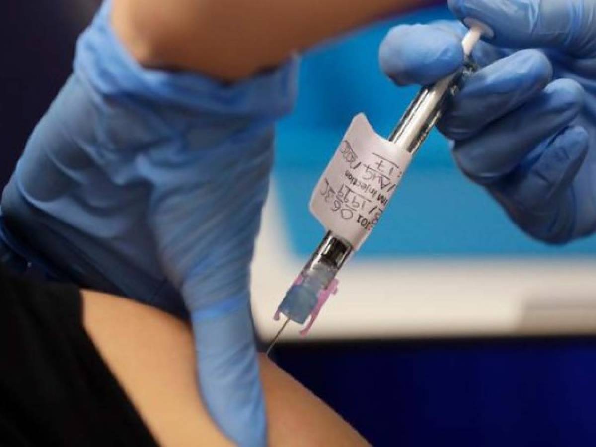 Gobierno de EEUU pide alistarse para distribución de vacuna contra COVID-19