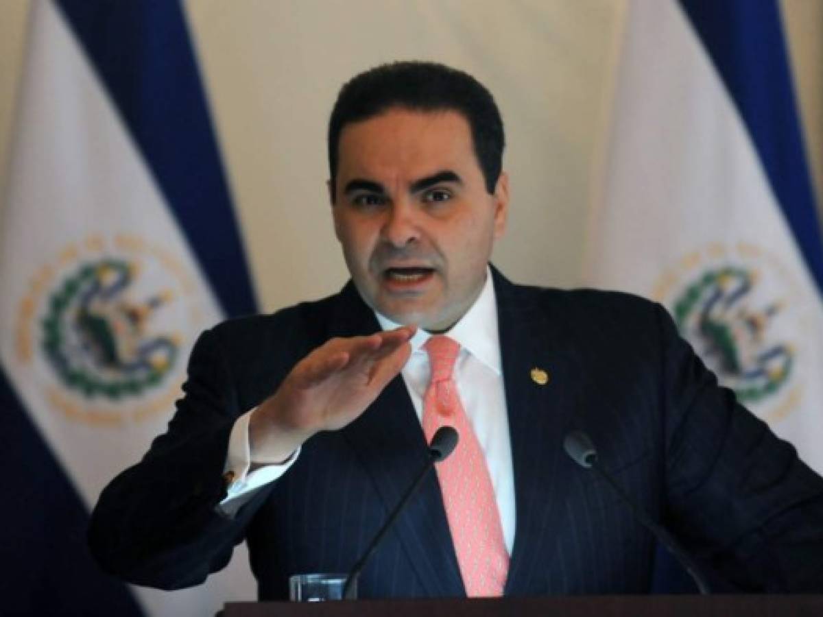 El Salvador: Expresidente Saca pasó de ganar US$5.000 a US$60.000, pese a crisis de sus empresas