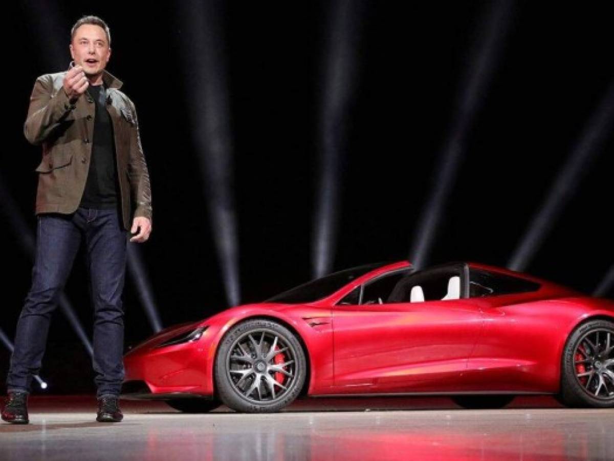 Musk recluta talentos para Tesla, pero no le importan títulos universitarios