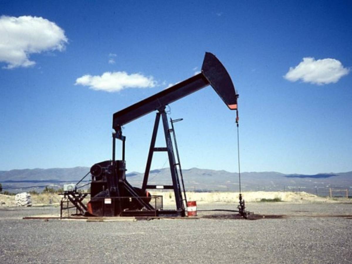 Caída de petróleo amenaza auge energético en EE.UU.