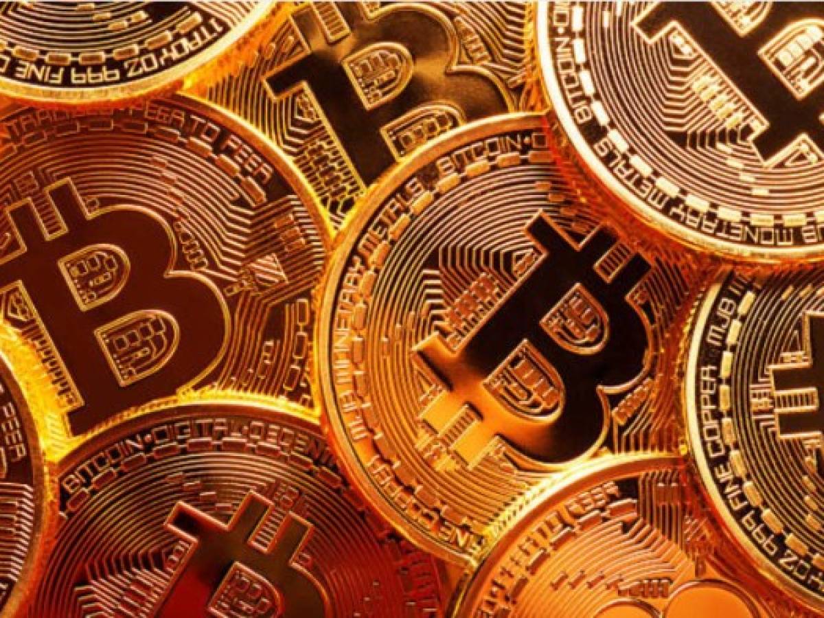 Wall Street entre el interés y nerviosismo por el bitcoin