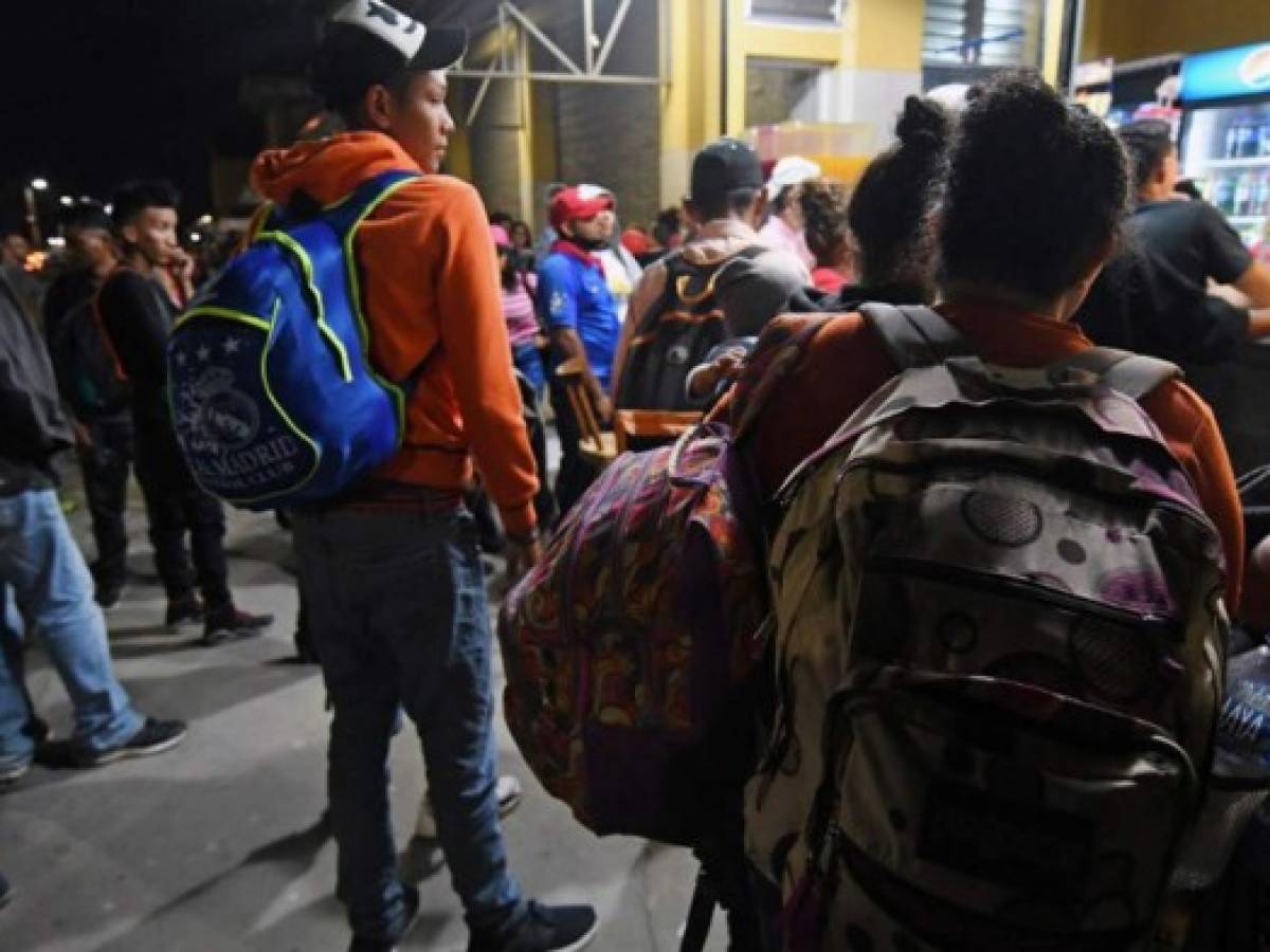 Cómo y por qué se forman las caravanas migratorias de hondureños a EEUU