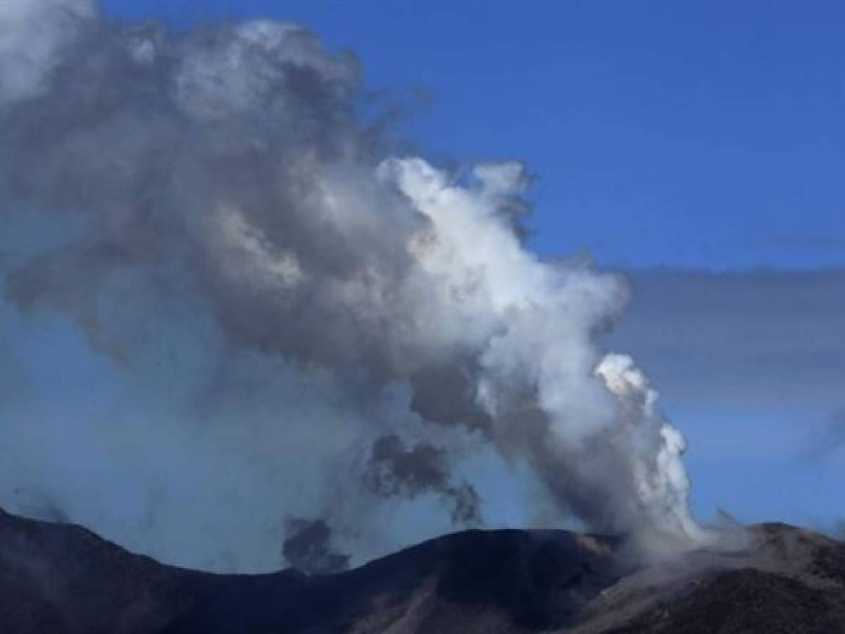 Costa Rica: Cierran aeropuerto Juan Santamaría por ceniza de volcán Turrialba