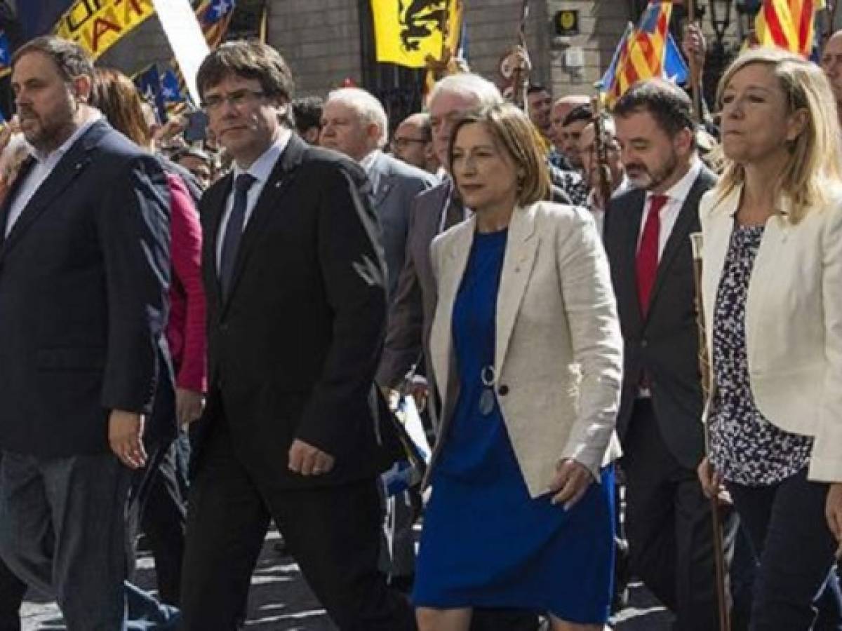 Presidente de la región española de Cataluña pide una 'mediación'