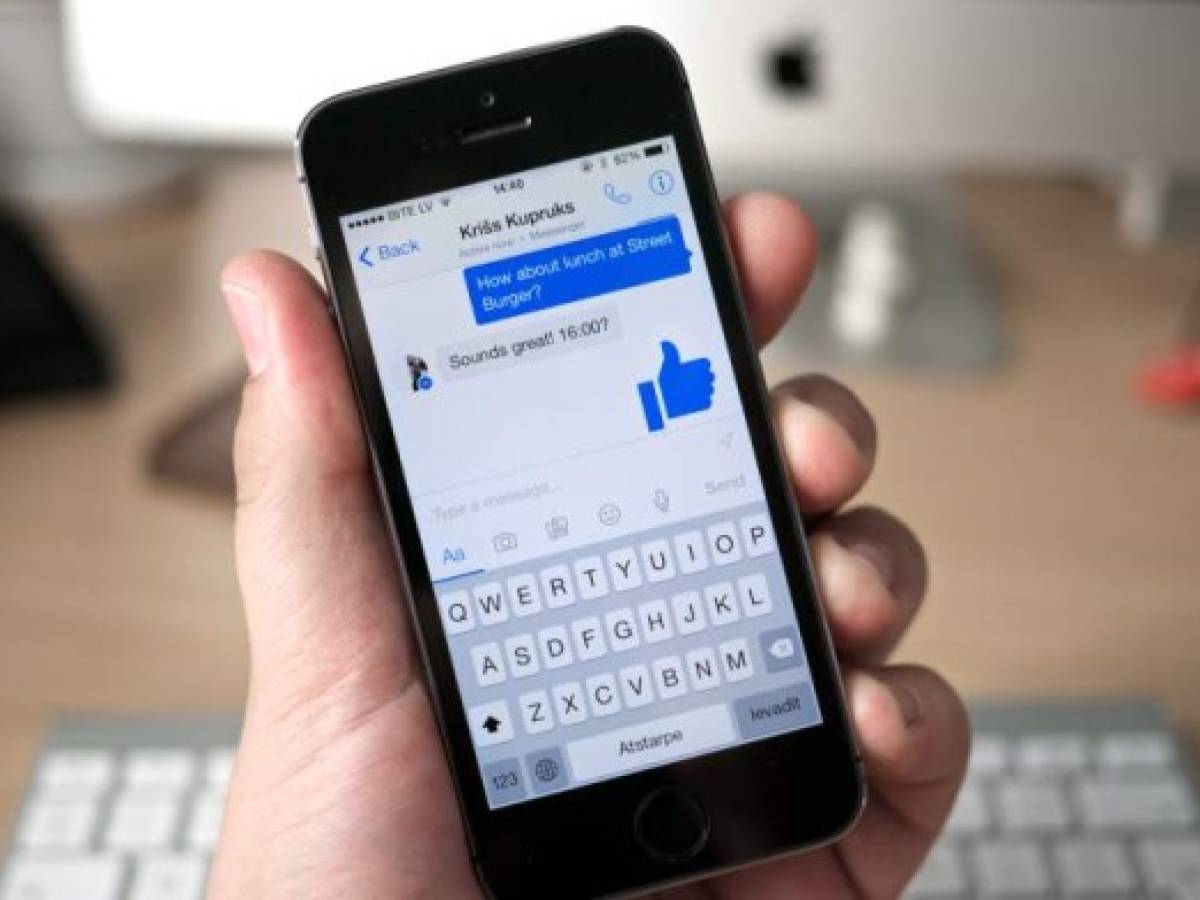 Facebook Messenger podría ser tu alternativa a WhatsApp, siempre que los usuarios con los que te quieras comunicar pertenezcan también a la red social. Facebook Messenger podría ser tu alternativa a WhatsApp, siempre que los usuarios con los que te quieras comunicar pertenezcan también a la red social.