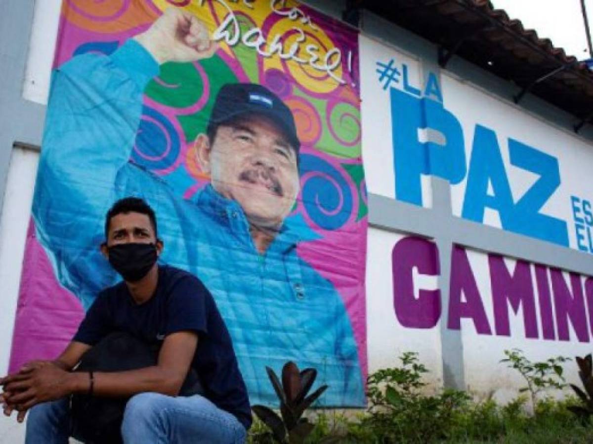 A man sits in front of a banner promoting Nicaragua's President Daniel Ortega candidacy in Managua on September 24, 2021. - Nicaragua officially kicks off campaigning for the 7 November presidential elections on Saturday, with President Daniel Ortega's main rivals arrested and the way clear for him to seek a fourth consecutive term in office. (Photo by OSWALDO RIVAS / AFP) A man sits in front of a banner promoting Nicaragua's President Daniel Ortega candidacy in Managua on September 24, 2021. - Nicaragua officially kicks off campaigning for the 7 November presidential elections on Saturday, with President Daniel Ortega's main rivals arrested and the way clear for him to seek a fourth consecutive term in office. (Photo by OSWALDO RIVAS / AFP)