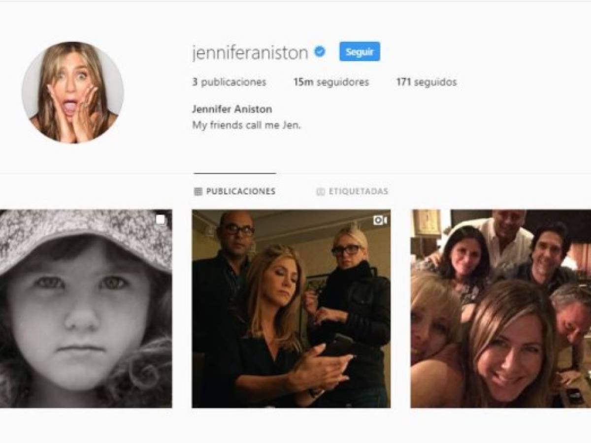 Tras abrir su cuenta y publicar su primera imagen, una selfie con sus excompañeros del elenco de la serie Friends (Lisa Kudrow, Matthew Perry, Courtney Cox, David Schwimmer y Matt Le Blanc) causó furor en esta plataforma propiedad de Facebook. Tras abrir su cuenta y publicar su primera imagen, una selfie con sus excompañeros del elenco de la serie Friends (Lisa Kudrow, Matthew Perry, Courtney Cox, David Schwimmer y Matt Le Blanc) causó furor en esta plataforma propiedad de Facebook.