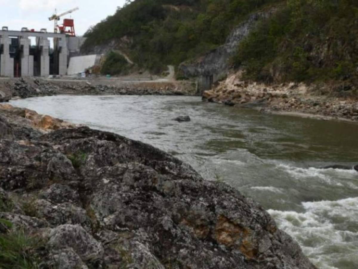 La estatal chin Sinohydro invierte US$347 millones en Patuca III. En el lugar trabajan 150 ciudadanos chinos entre ingenieros y personal calificado. La estatal chin Sinohydro invierte US$347 millones en Patuca III. En el lugar trabajan 150 ciudadanos chinos entre ingenieros y personal calificado.