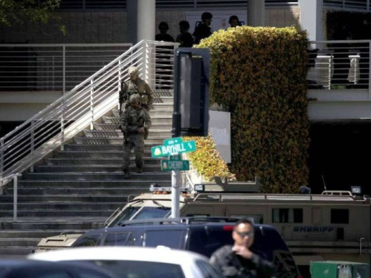 SAN BRUNO, CA - APRIL 03: Police in tactical gear walk outside of the YouTube headquarters on April 3, 2018 in San Bruno, California. A woman opened fire at the facility, wounding four people before taking her own life, according to authorities. Justin Sullivan/Getty Images/AFP