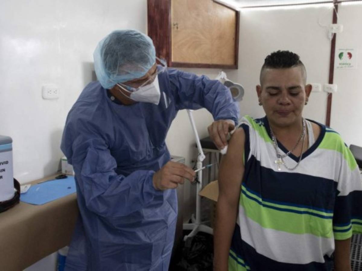 Costa Rica: Defensora de los Habitantes reclama por improvisación en proceso de vacunación