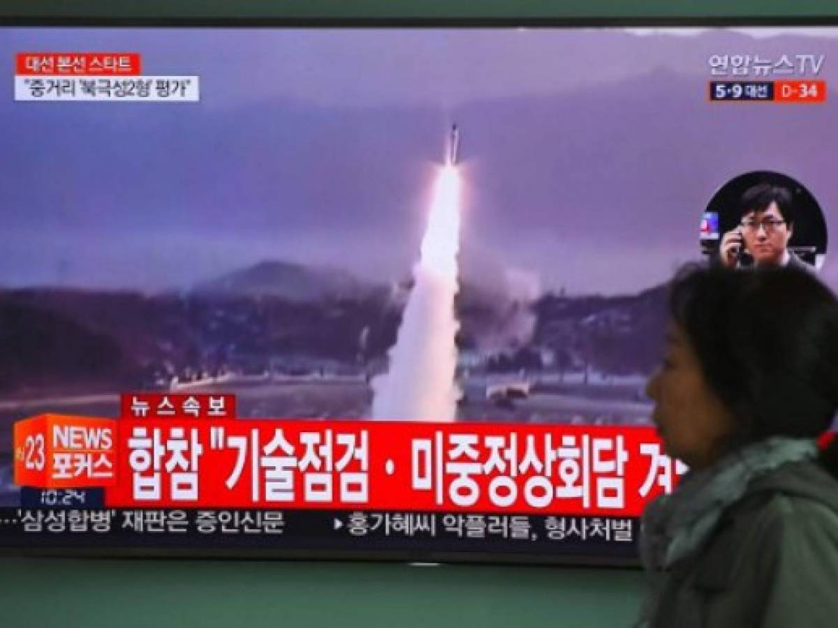 Corea del Norte lanza misil antes de reunión China-EEUU