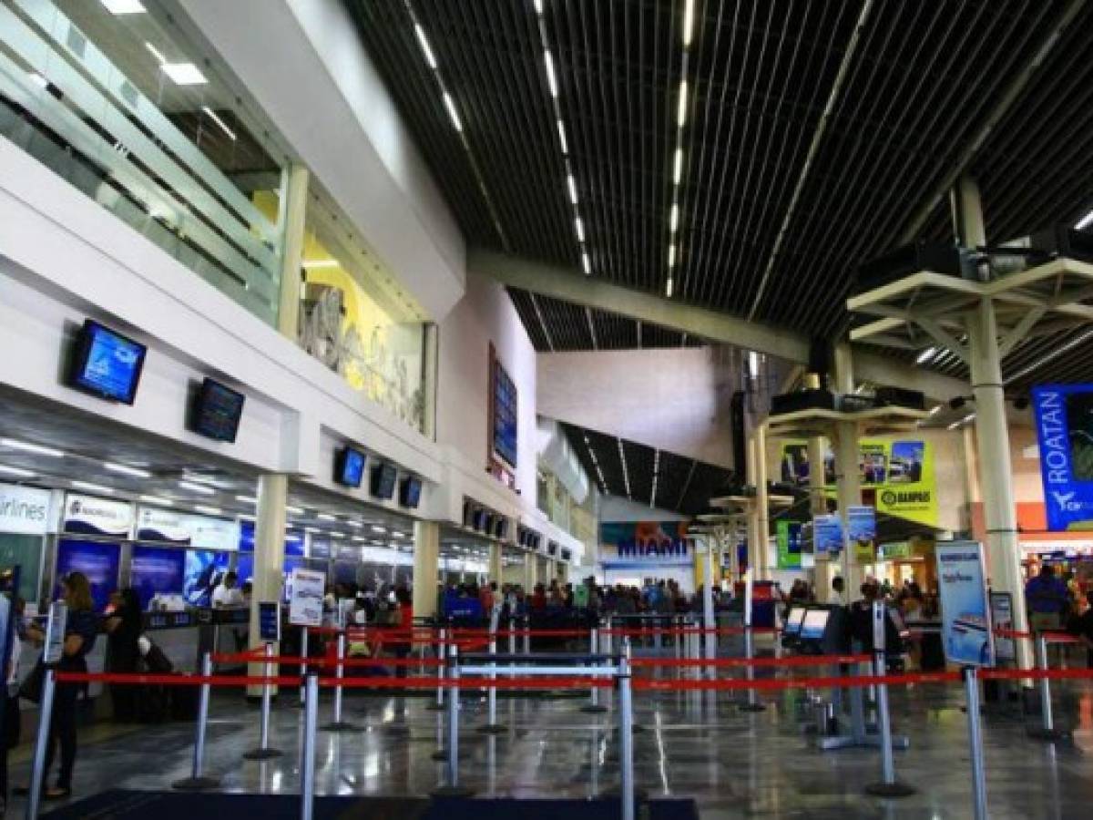 En las últimas dos décadas, los operadores de todos los aeropuertos de Centroamérica invirtieron en la ampliación y modernización de las terminales, pero el Ramón Villeda no ha cambiado en 20 años. En las últimas dos décadas, los operadores de todos los aeropuertos de Centroamérica invirtieron en la ampliación y modernización de las terminales, pero el Ramón Villeda no ha cambiado en 20 años.
