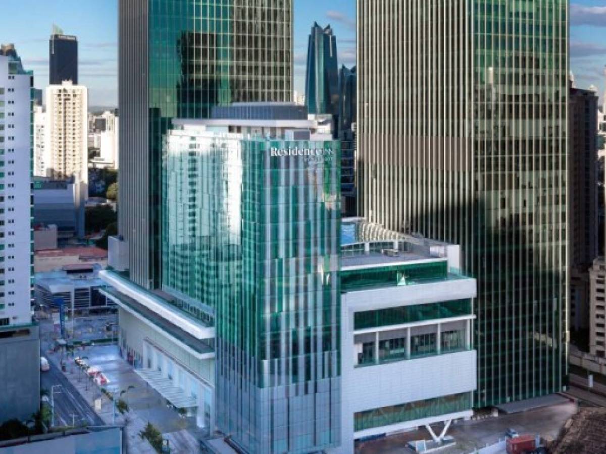 El complejo donde se encuentra el hotel cuenta con centro comercial, teatro, salas de cine y hospital. El inmueble fue desarrollado por Tikal Intercontinental- parte de la de multinacional Talima Ventures- quien invirtió más de US$200 millones en su construcción.