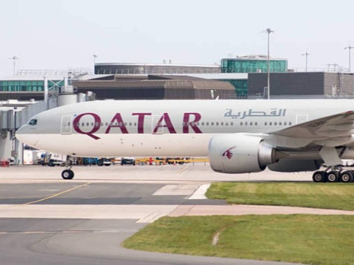 Qatar tiene interés de abrir ruta aérea hacia El Salvador