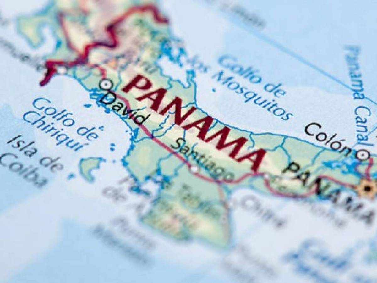 Panamá debate 'hoja de ruta' contra la lista negra de UE