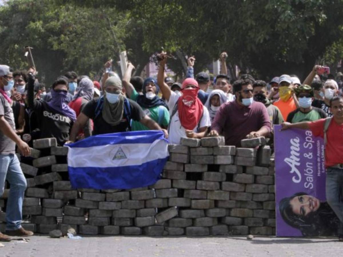 Ola de protestas deja más de 20 muertos y sume a Nicaragua en el caos