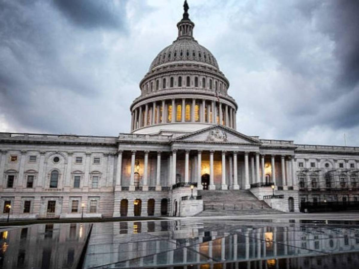 Gobierno de EEUU se paraliza, inicia paro parcial por falta de presupuesto