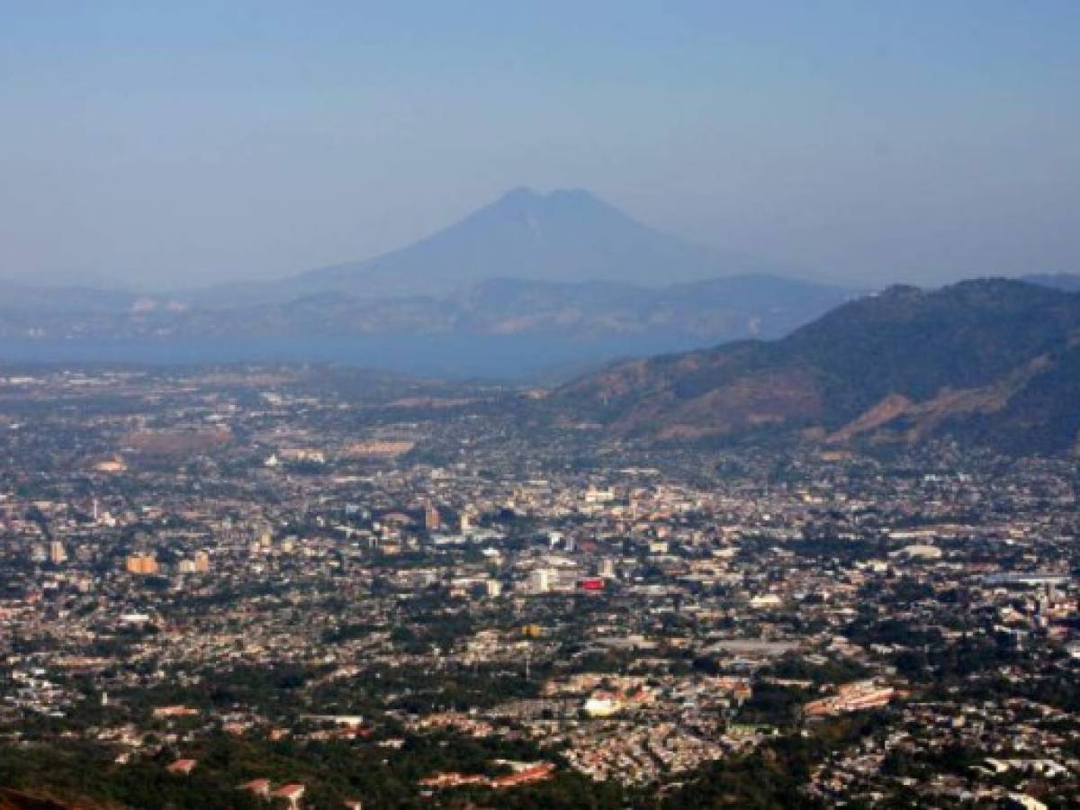 El Salvador: Baja calificación de riesgo hará caros préstamos