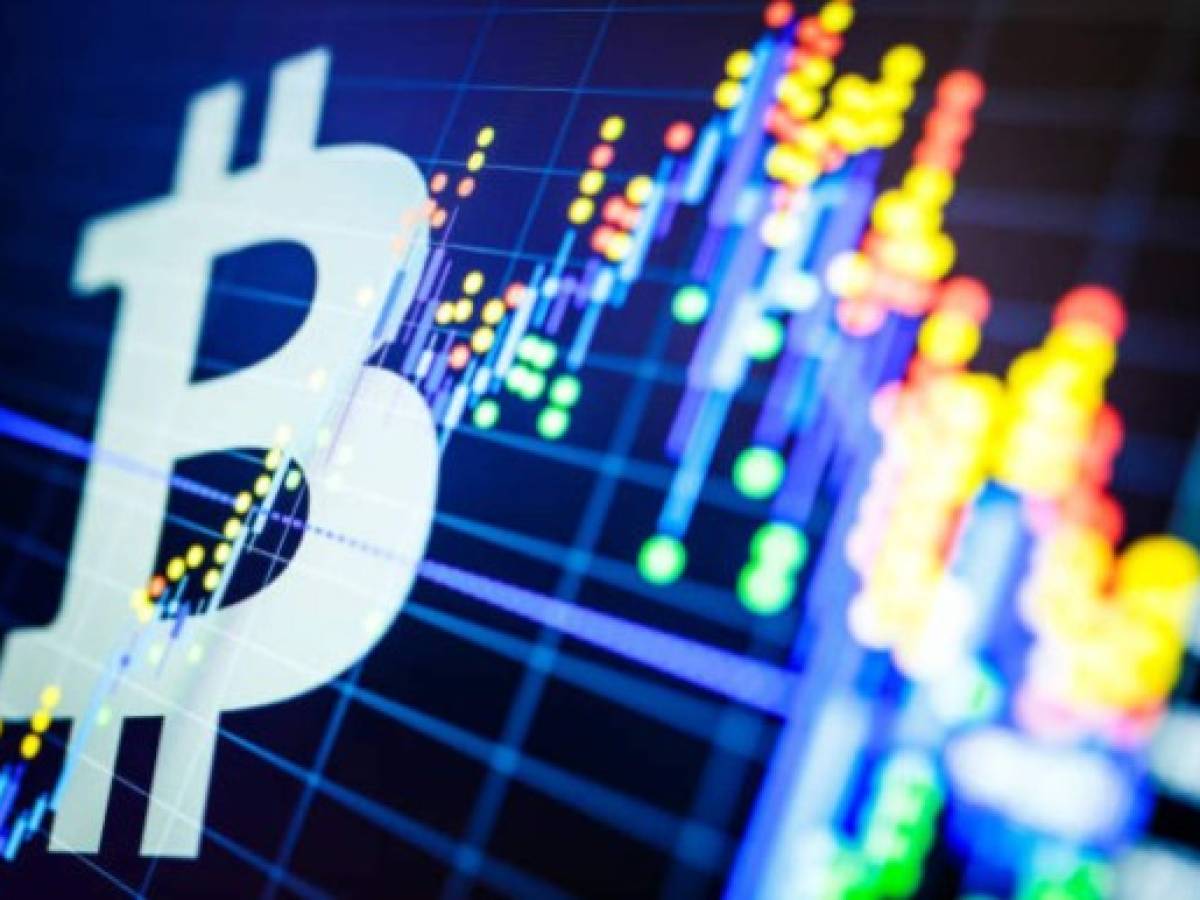 El bitcoin sigue en picada: Cae hasta los US$6.400