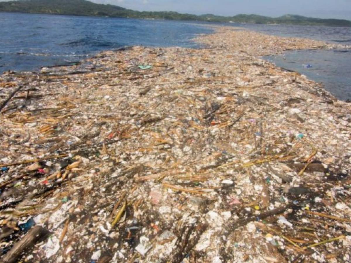 Guatemala busca frenar 'isla de basura' en el Caribe