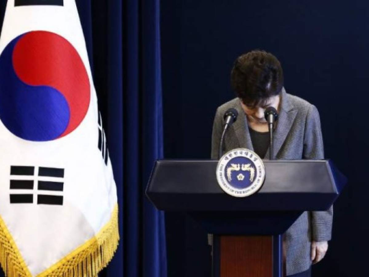 (FILES) This file photo taken on November 29, 2016 shows South Korea's President Park Geun-Hye bowing during an address to the nation, at the presidential Blue House in Seoul.South Korea's disgraced former president Park Geun-hye was found guilty of abuse of power, bribery and coercion by a Seoul court on April 6, 2018. / AFP PHOTO / POOL / JEON HEON-KYUN (FILES) This file photo taken on November 29, 2016 shows South Korea's President Park Geun-Hye bowing during an address to the nation, at the presidential Blue House in Seoul.South Korea's disgraced former president Park Geun-hye was found guilty of abuse of power, bribery and coercion by a Seoul court on April 6, 2018. / AFP PHOTO / POOL / JEON HEON-KYUN