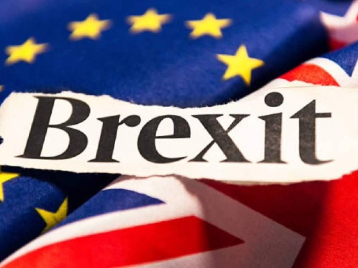 Londres detalla el plan para el Brexit que causó dimisiones