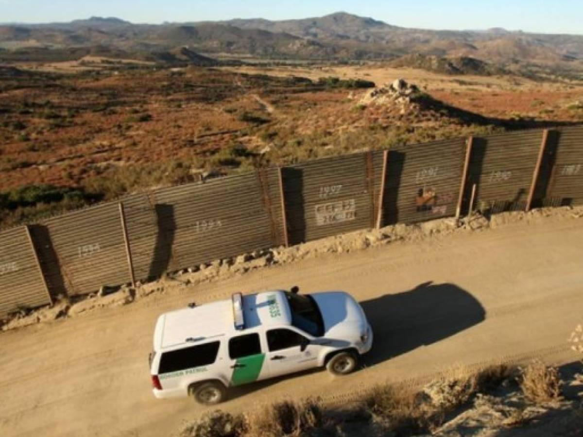 California demanda a Donald Trump, ahora por el muro