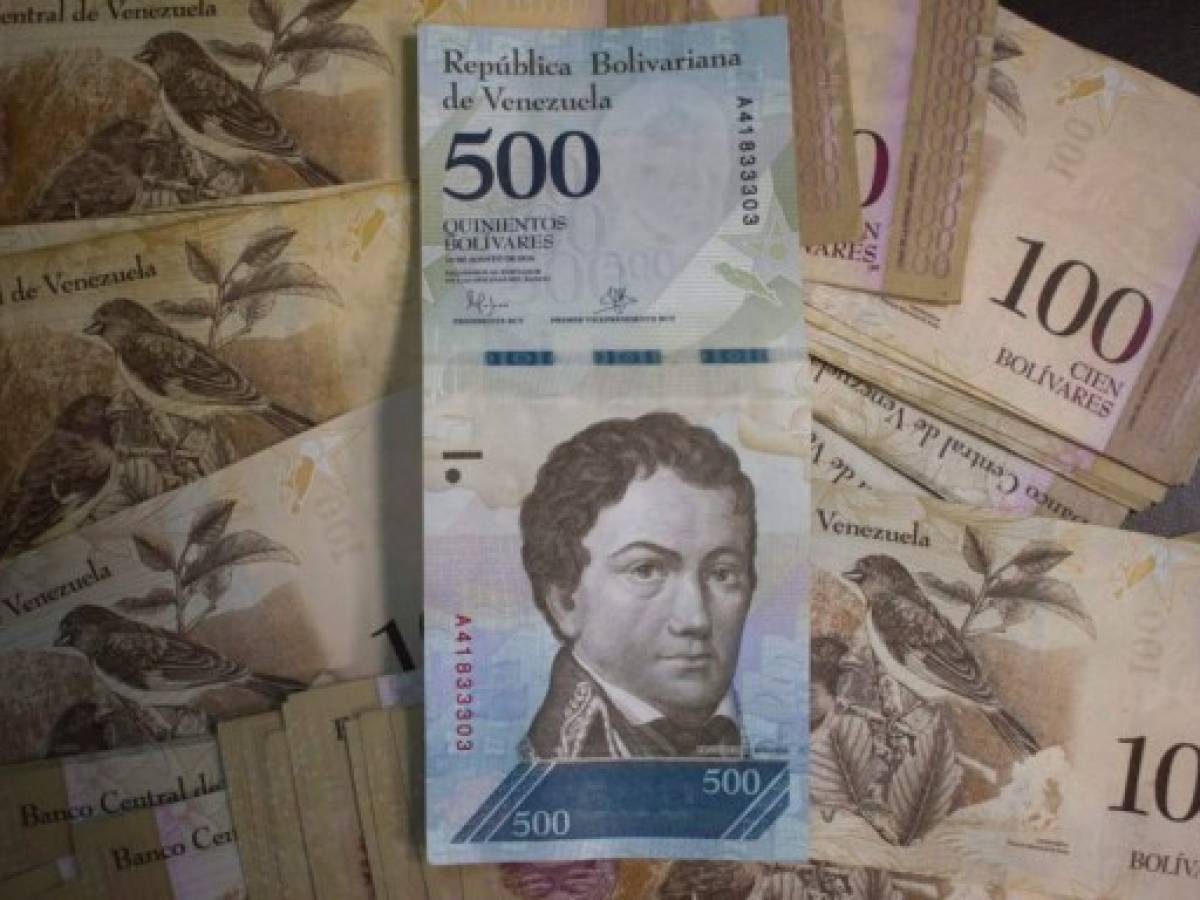 Maduro sube 300% el salario mínimo en Venezuela