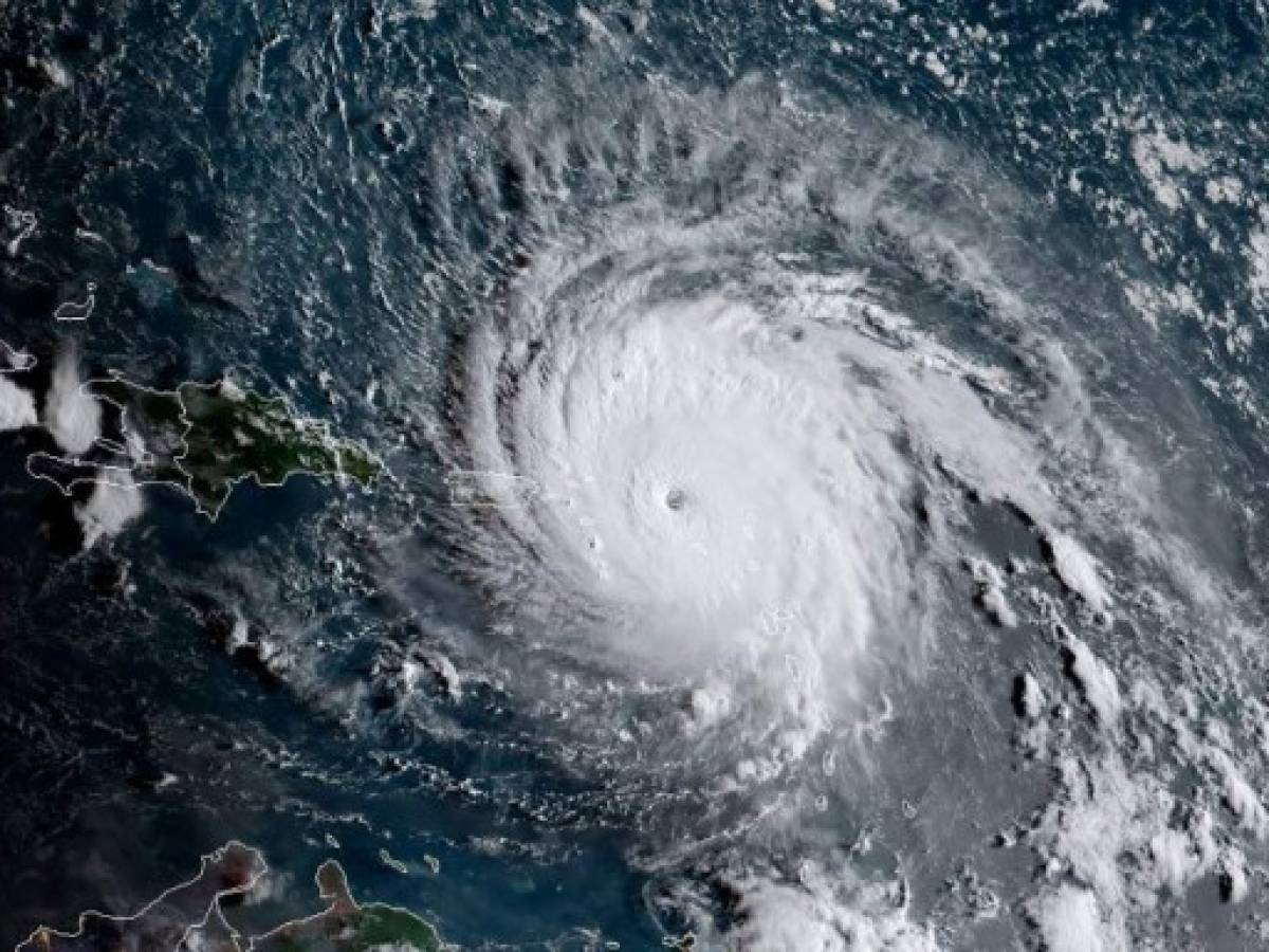 El Huracán Irma (categoría 5) impacta al Caribe