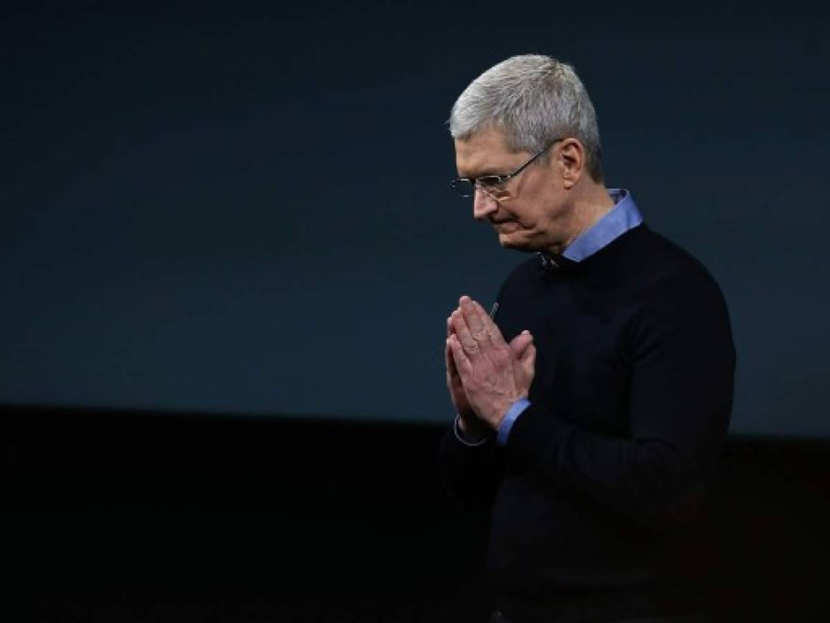 Apple reduce ingresos por bajas ventas de iPhone
