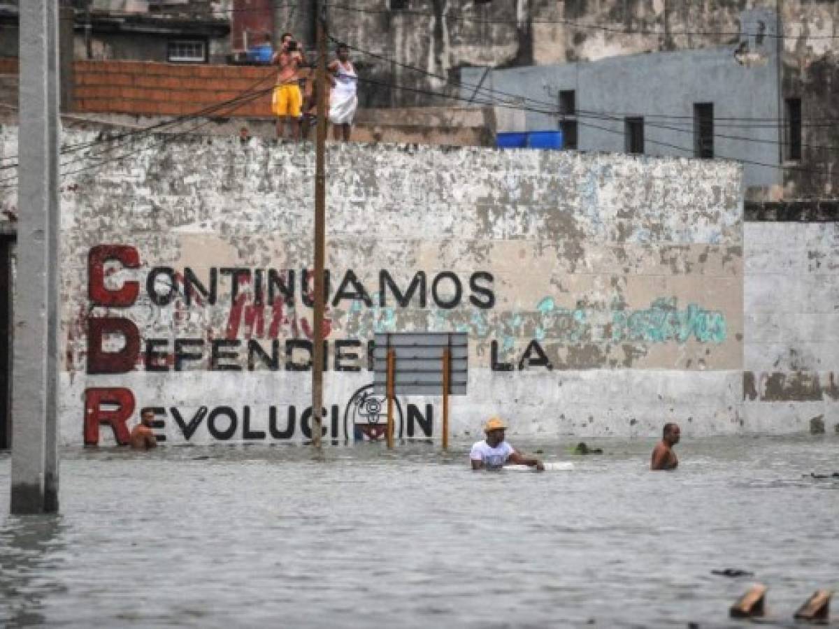 Cientos de miles de personas fueron evacuadas previo a la llegada de Irma a Cuba, incluyendo a los turistas que visitaban los cayos al norte de la isla.