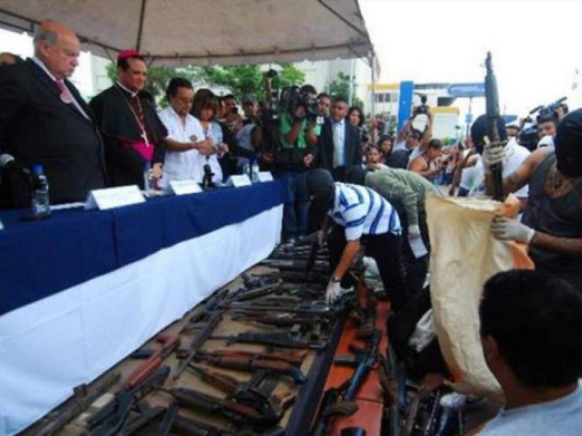 El Salvador: Partidos entregaron más de US$200.000 a pandillas