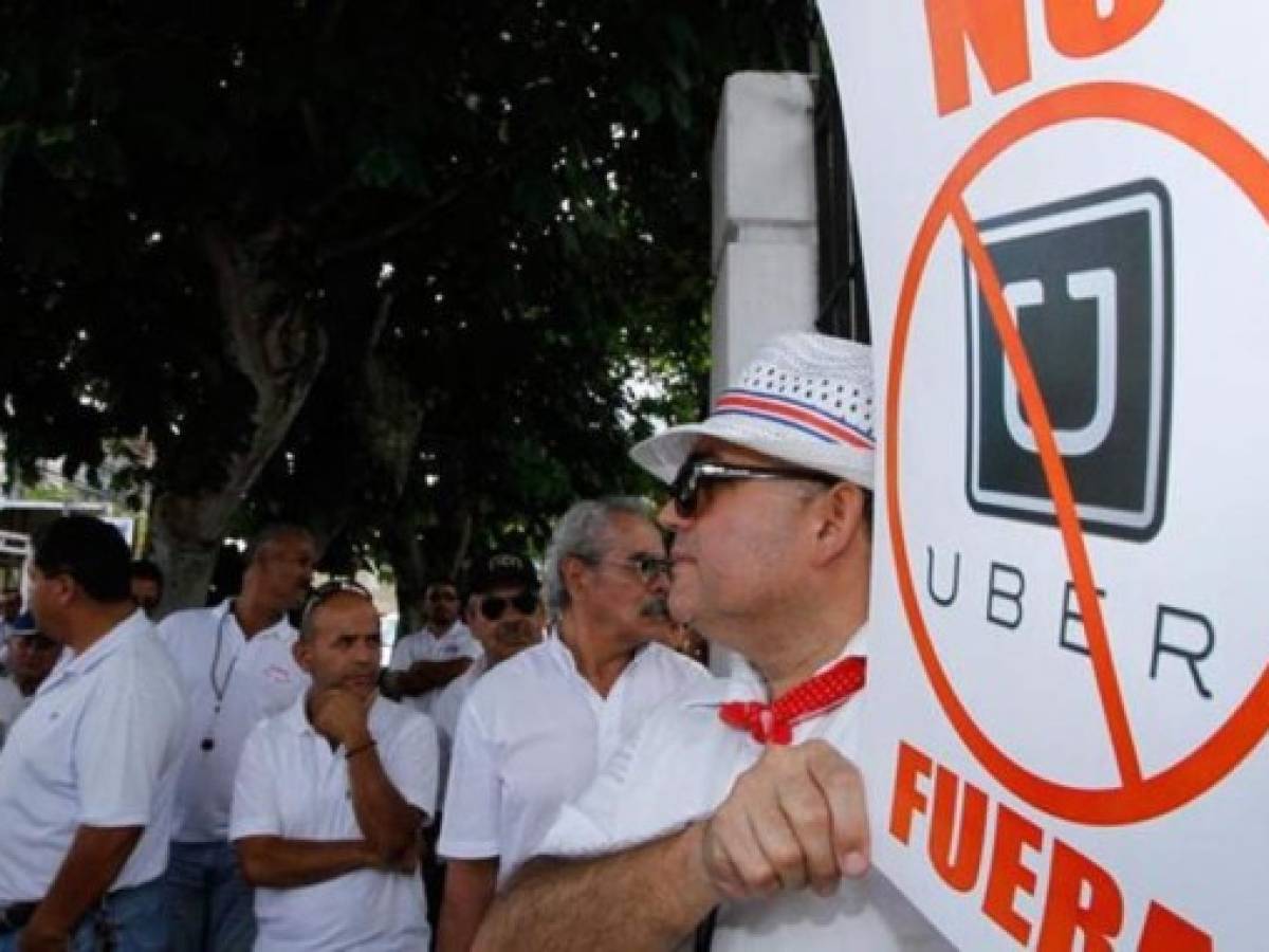 Transportistas ticos buscan frenar a Uber en Sala Constitucional