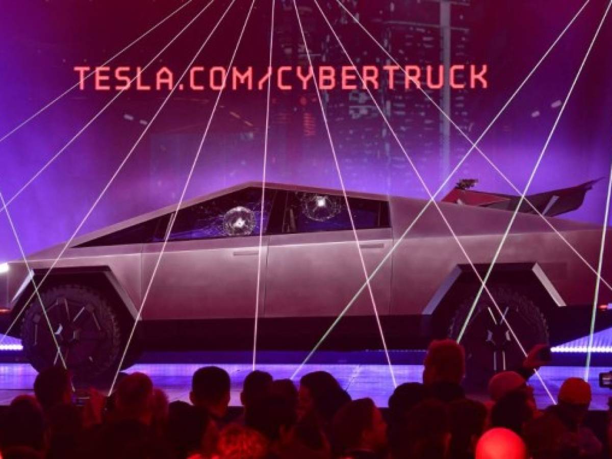 Fiasco en la presentación del pick-up irrompible de Tesla