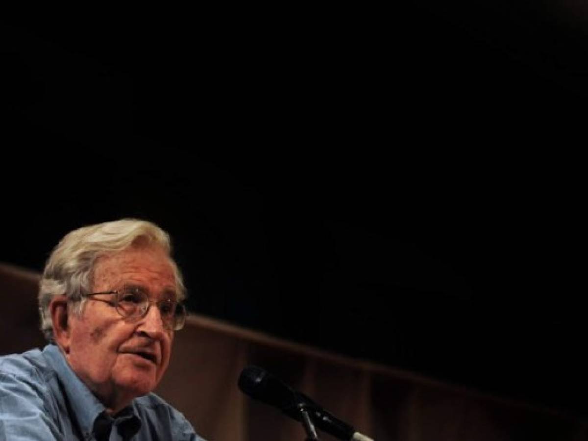 Noam Chomsky critica a los gobiernos latinoamericanos de izquierda