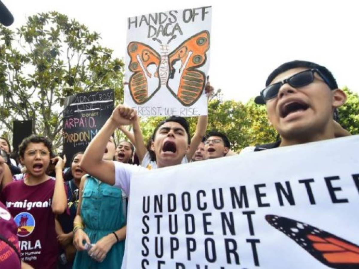 Young immigrants and supporters walk holding signs during a rally in support of Deferred Action for Childhood Arrivals (DACA) in Los Angeles, California on September 1, 2017.A decision is expected in coming days on whether US President Trump will end the program by his predecessor, former President Obama, on DACA which has protected some 800,000 undocumented immigrants, also known as Dreamers, since 2012. / AFP PHOTO / FREDERIC J. BROWN Young immigrants and supporters walk holding signs during a rally in support of Deferred Action for Childhood Arrivals (DACA) in Los Angeles, California on September 1, 2017.A decision is expected in coming days on whether US President Trump will end the program by his predecessor, former President Obama, on DACA which has protected some 800,000 undocumented immigrants, also known as Dreamers, since 2012. / AFP PHOTO / FREDERIC J. BROWN