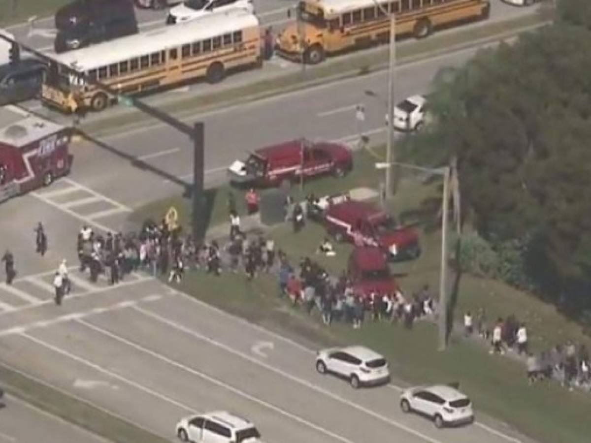 Tiroteo en escuela de Florida dejó al menos 16 muertos