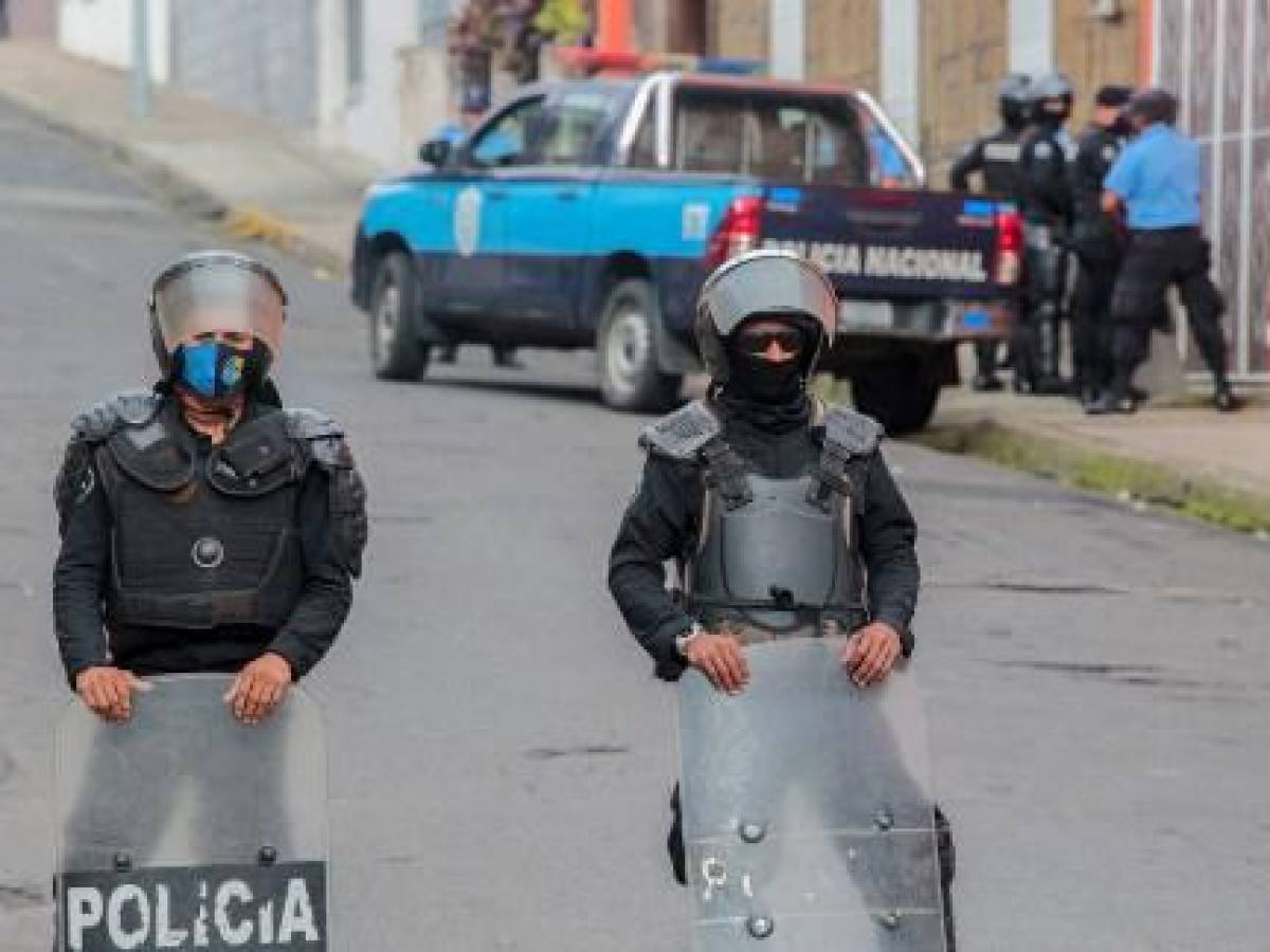 Policía de Nicaragua se lleva ‘con violencia’ a obispo crítico de Ortega