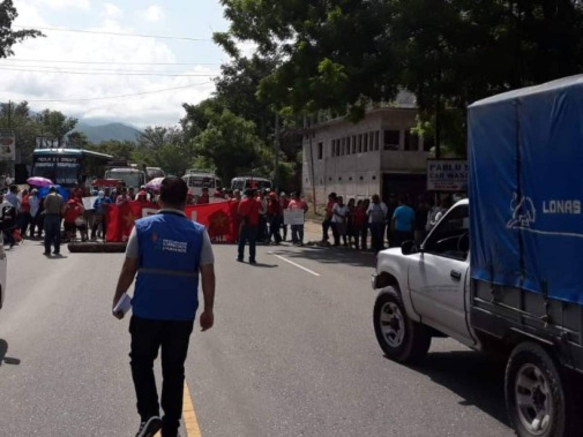 Guatemala: Trabajadores de Salud cierran carreteras por mejoras laborales