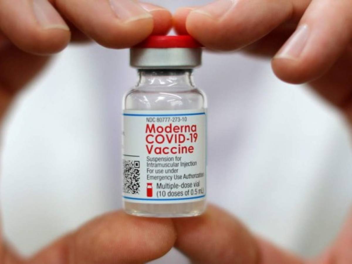 Moderna espera tener dosis de refuerzo para su vacuna contra COVID-19 en unos meses