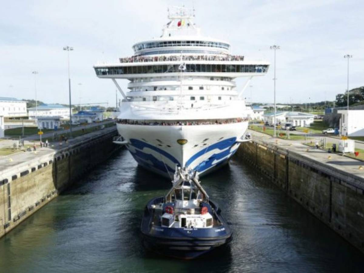 Canal de Panamá recibe primer crucero neopanamax