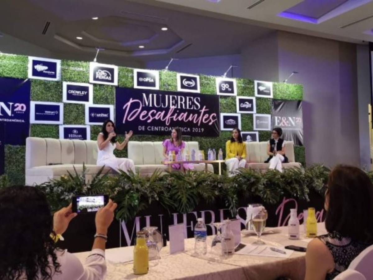 De izquierda a derecha: Claudia Kattan, VP para Centroamérica y Panamá de Crowley, Evangelina Barquero, Tania Rojas, directora de Cargill Feed and Nutrition LA, y Rosalpina Rodríguez, CEO de UNITEC. De izquierda a derecha: Claudia Kattan, VP para Centroamérica y Panamá de Crowley, Evangelina Barquero, Tania Rojas, directora de Cargill Feed and Nutrition LA, y Rosalpina Rodríguez, CEO de UNITEC.