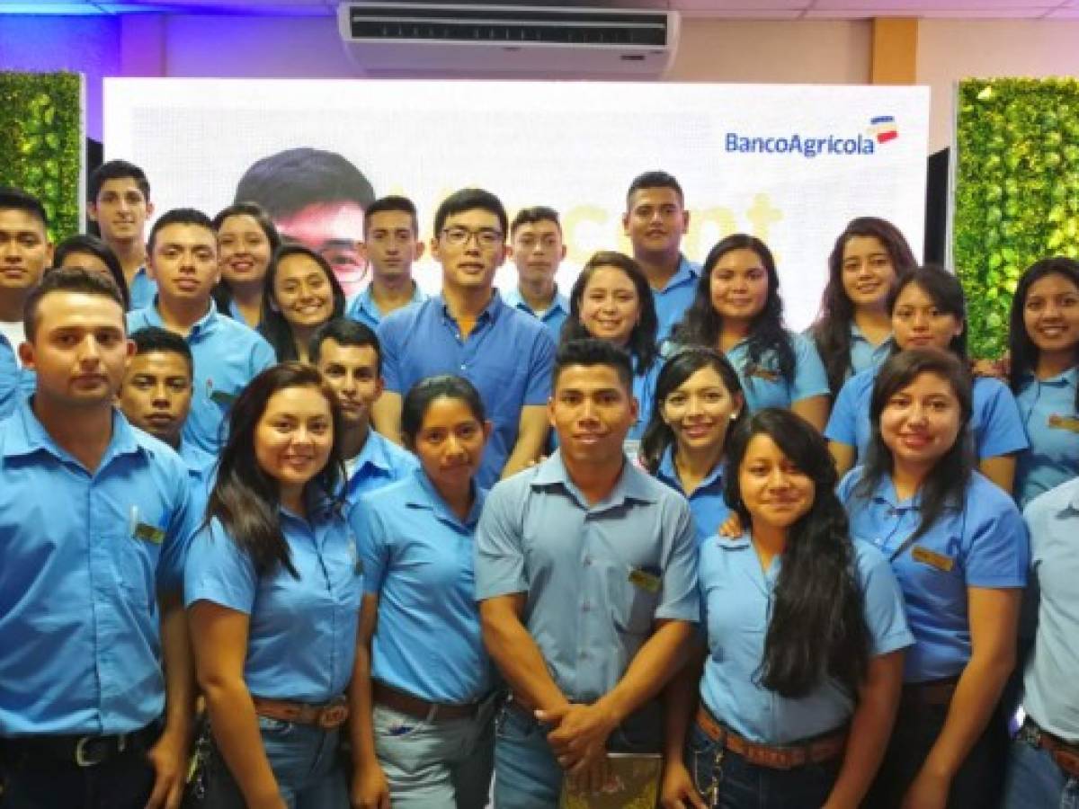 Vincent Loka, el líder de sostenibilidad se reunió estudiantes de agricultura de El Salvador
