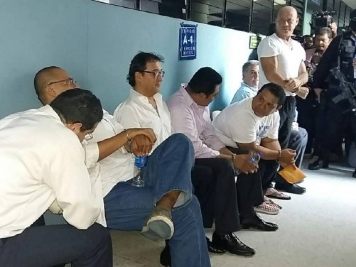 El Salvador: el exfiscal general, un exjuez y un empresario acusados formalmente ante tribunales